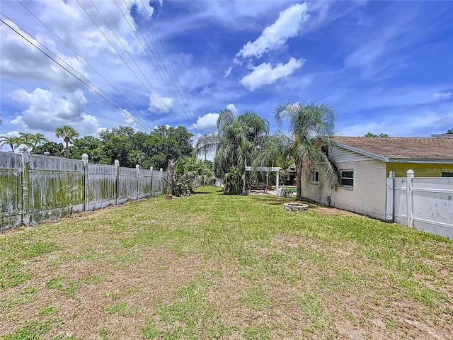4966 Foxrun Ln, Lakeland, FL 33813 - fenced backyard with a fire pit