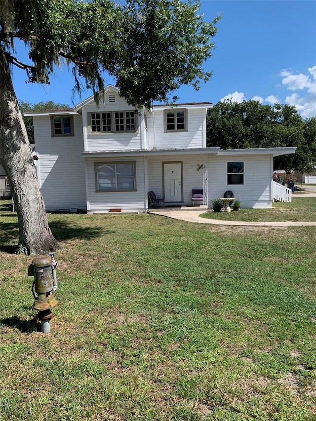 402 S Franklin St, Sebring, FL 33870 - traditional-style house with a front lawn