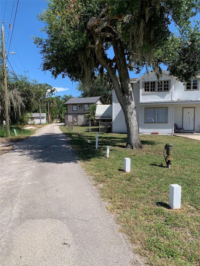 402 S Franklin St, Sebring, FL 33870 - view of front of property with driveway and a front lawn
