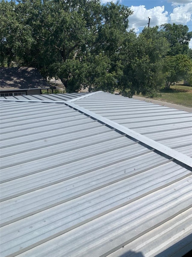 402 S Franklin St, Sebring, FL 33870 - exterior view of a metal roof