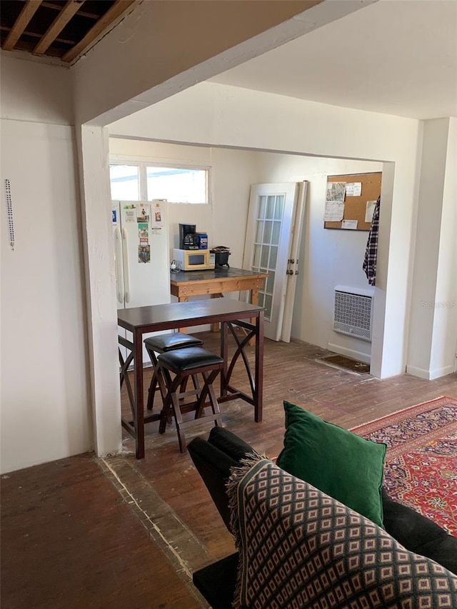 402 S Franklin St, Sebring, FL 33870 - living room featuring wood finished floors, an office area, and heating unit