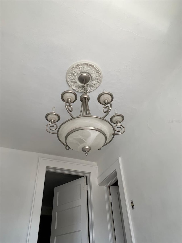 402 S Franklin St, Sebring, FL 33870 - detailed view of a chandelier