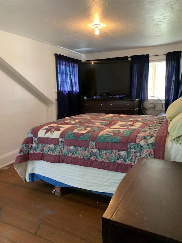 402 S Franklin St, Sebring, FL 33870 - bedroom with hardwood / wood-style flooring and baseboards