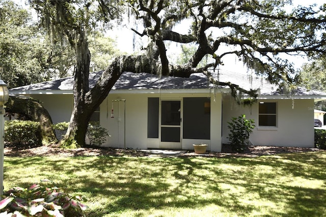 1922 N Torrington Rd N, Avon Park, FL 33825 - view of front of home with a front lawn and stucco siding