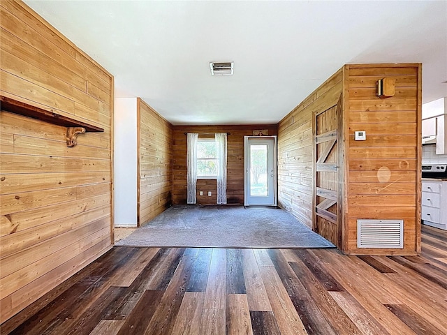 1711 Estes Rd, Bartow, FL 33830 - entrance foyer with wood finished floors and wooden walls