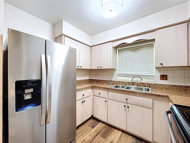1711 Estes Rd, Bartow, FL 33830 - kitchen featuring stainless steel appliances, backsplash, and light wood-style floors