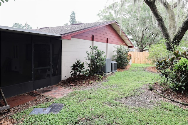 111 Deen Blvd, Auburndale, FL 33823 - view of yard with a sunroom
