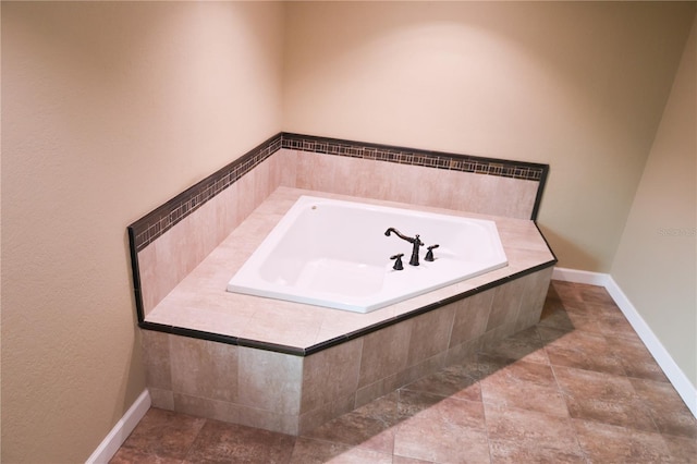 111 Deen Blvd, Auburndale, FL 33823 - full bath featuring a bath and baseboards