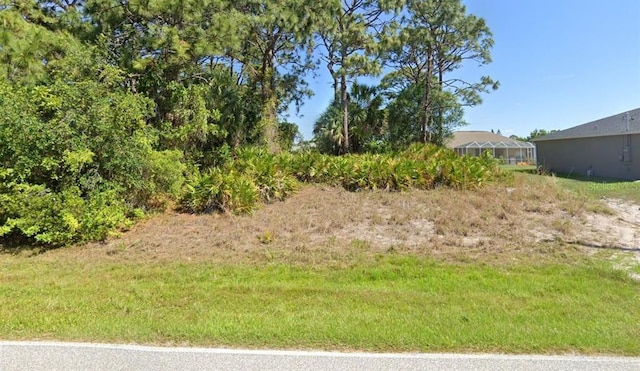 Listing photo 2 for 9430 Fruitland Ave, Englewood FL 34224