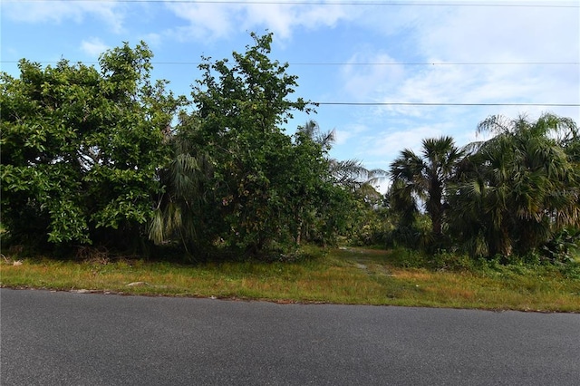 Listing photo 3 for 17450 Powell Ave, Port Charlotte FL 33948