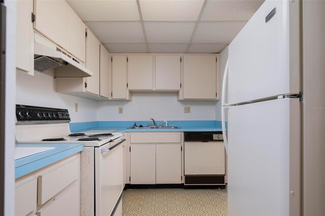 3006 Caring Way Unit 325, Port Charlotte, FL 33952 - kitchen with white appliances, under cabinet range hood, a sink, a paneled ceiling, and light countertops
