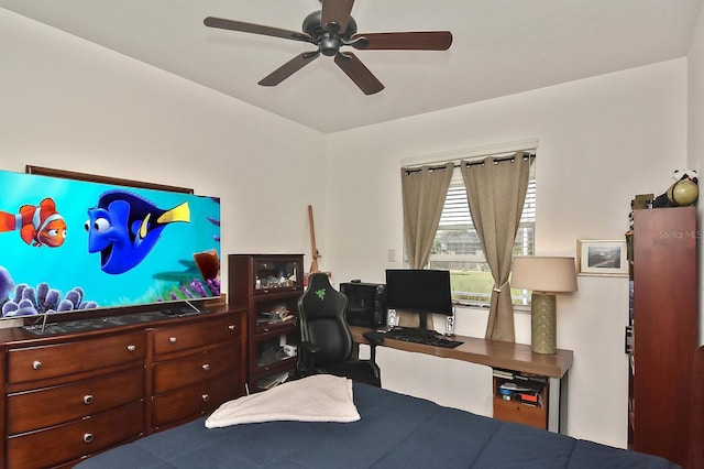 bedroom featuring ceiling fan