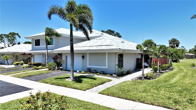 view of front of property with a front yard