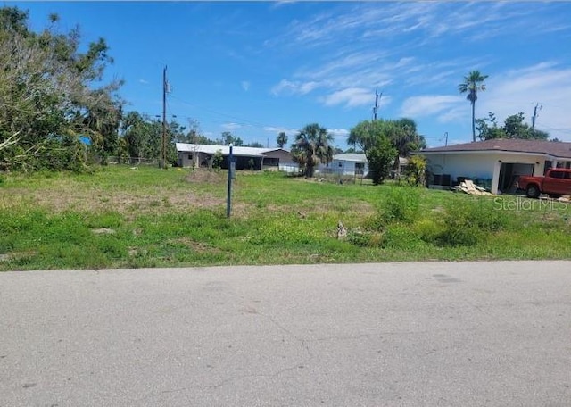 Listing photo 2 for 425 Monterey Ave, Cape Coral FL 33904