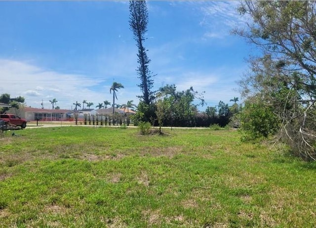 Listing photo 3 for 425 Monterey Ave, Cape Coral FL 33904