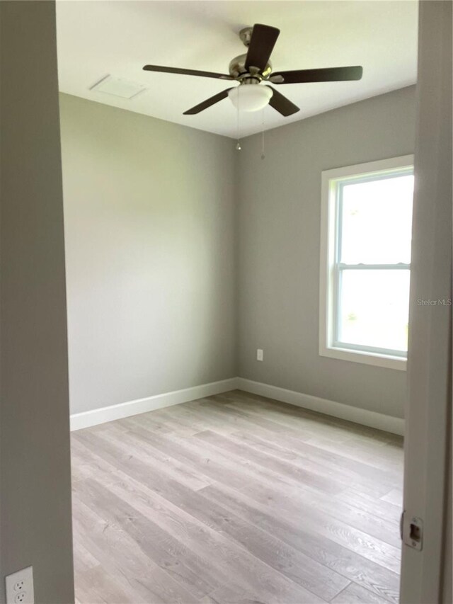 unfurnished room featuring light wood-type flooring and ceiling fan