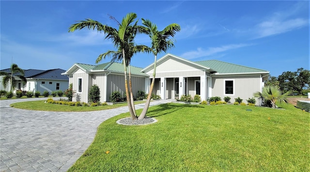 modern farmhouse style home featuring a front lawn