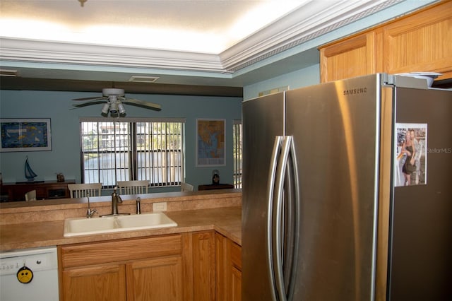 kitchen with sink, crown molding, stainless steel refrigerator, dishwasher, and ceiling fan