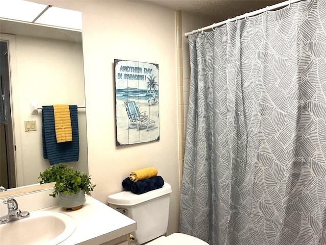 bathroom with a shower with shower curtain, toilet, and vanity