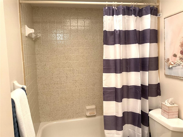 bathroom featuring shower / bath combo with shower curtain and toilet