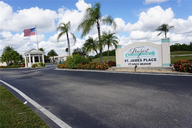 view of community / neighborhood sign