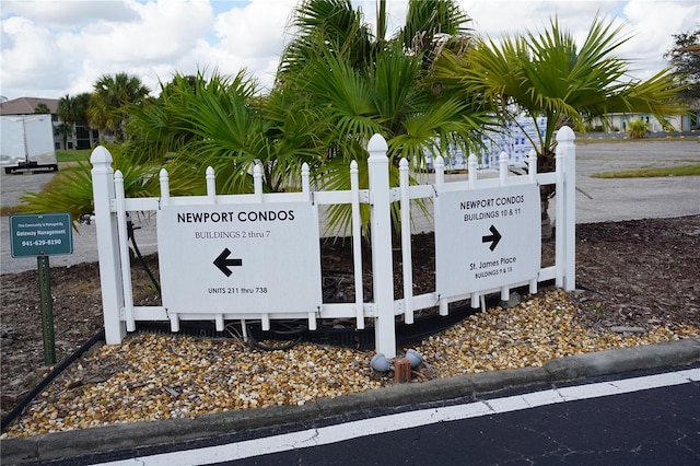 view of community / neighborhood sign