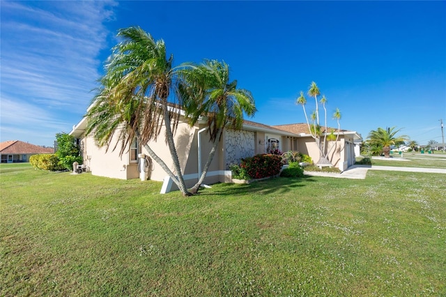 view of front of home featuring a front yard