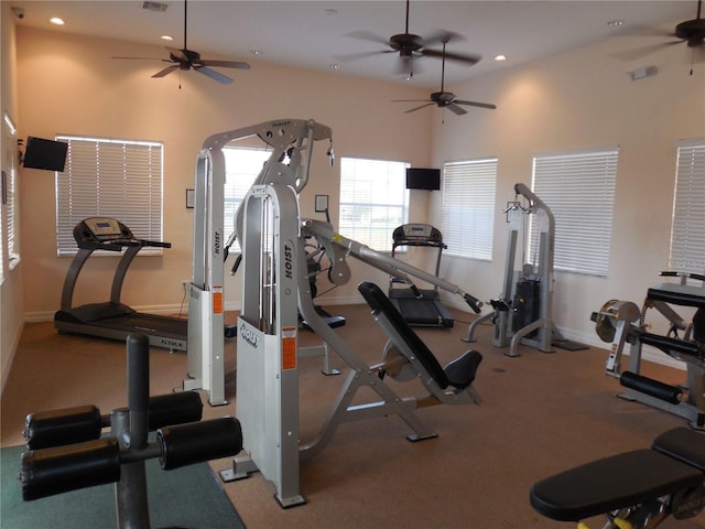 exercise room with visible vents, recessed lighting, and baseboards