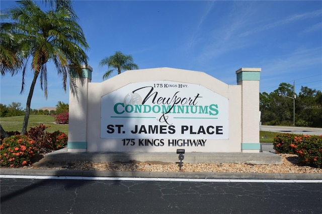 view of community / neighborhood sign