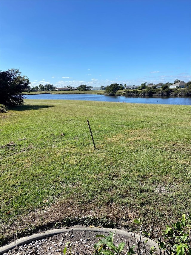 view of yard featuring a water view