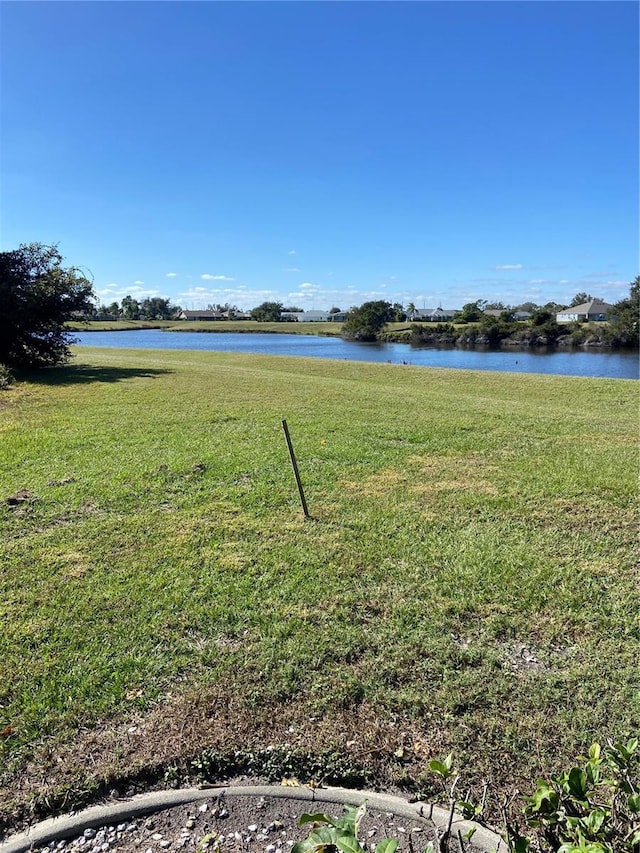 view of yard featuring a water view