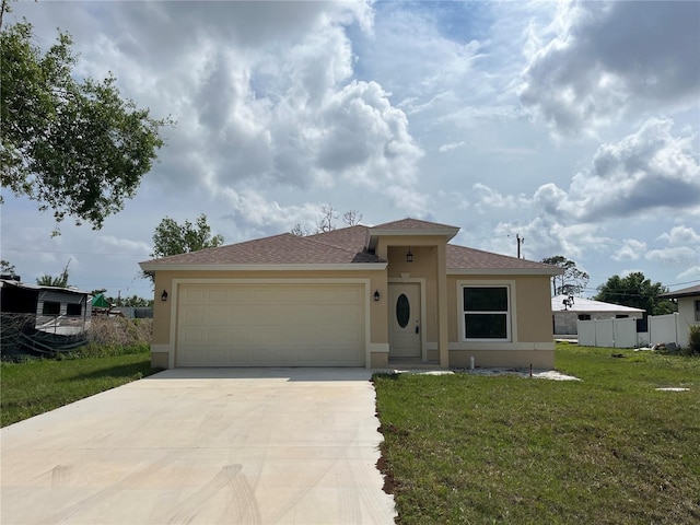 view of front facade featuring a garage and a front yard