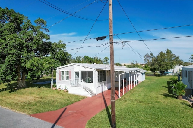 view of front of house with a front lawn