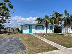 view of front of property with a front lawn