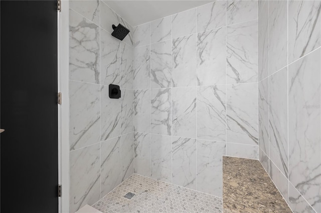 bathroom featuring tiled shower