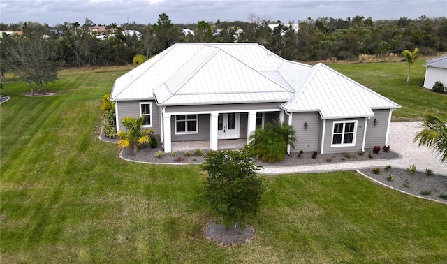 back of house featuring a lawn