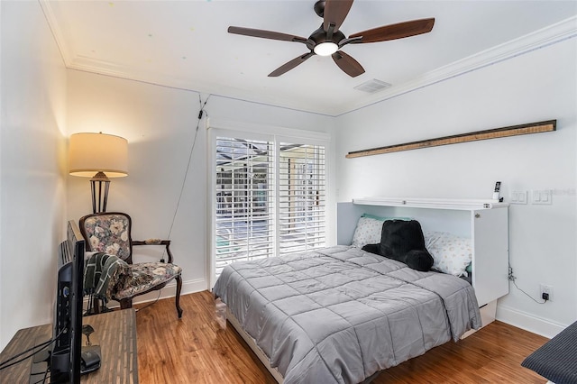 bedroom featuring ceiling fan, light wood-type flooring, and crown molding