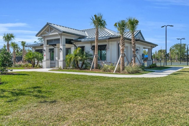 view of front of house featuring a front lawn