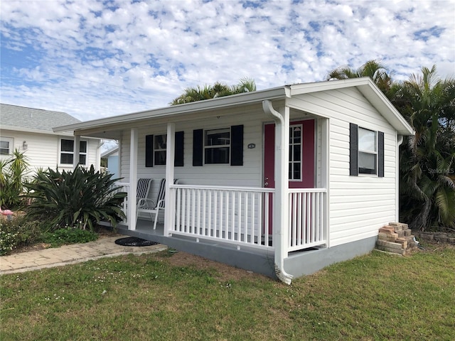 view of front of home with a front lawn and covered porch