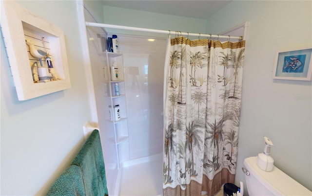 bathroom with shower / tub combo with curtain and toilet