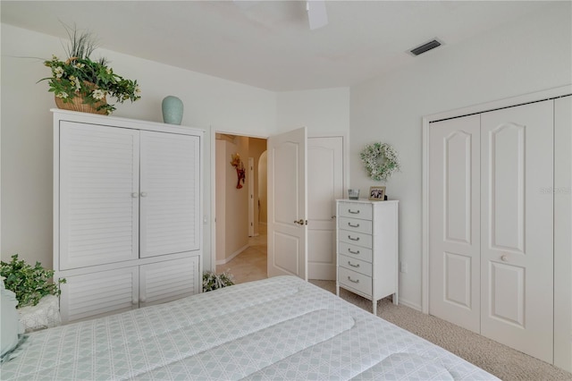 carpeted bedroom featuring ceiling fan