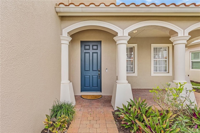 entrance to property featuring a porch