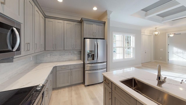 kitchen with sink, crown molding, backsplash, light hardwood / wood-style floors, and stainless steel appliances