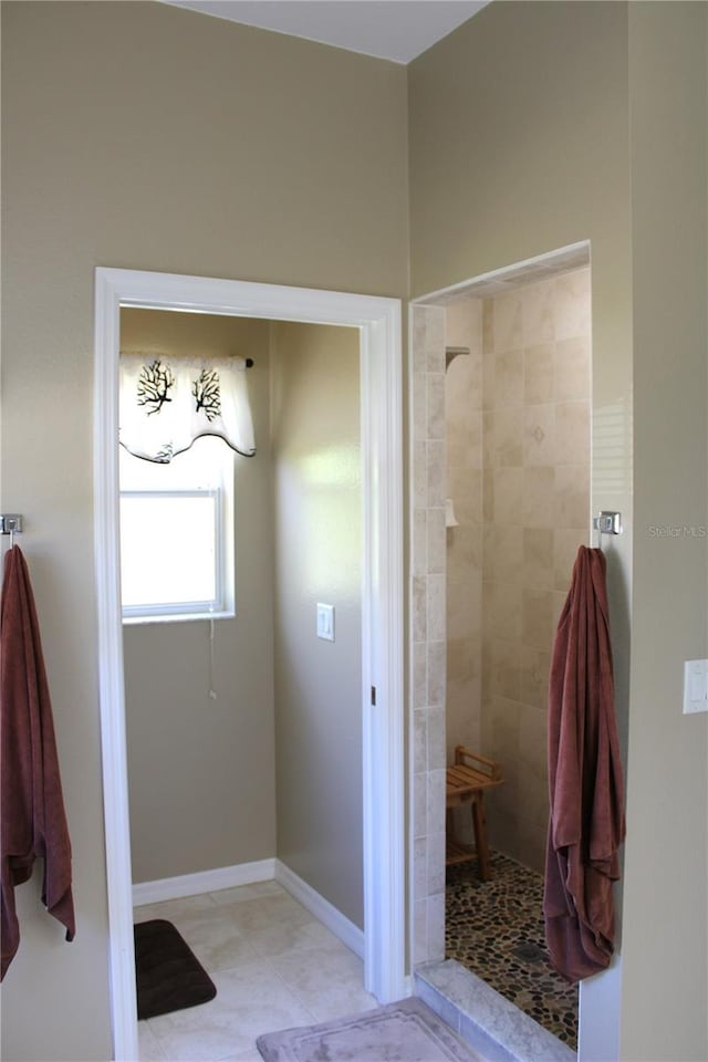 bathroom featuring a tile shower