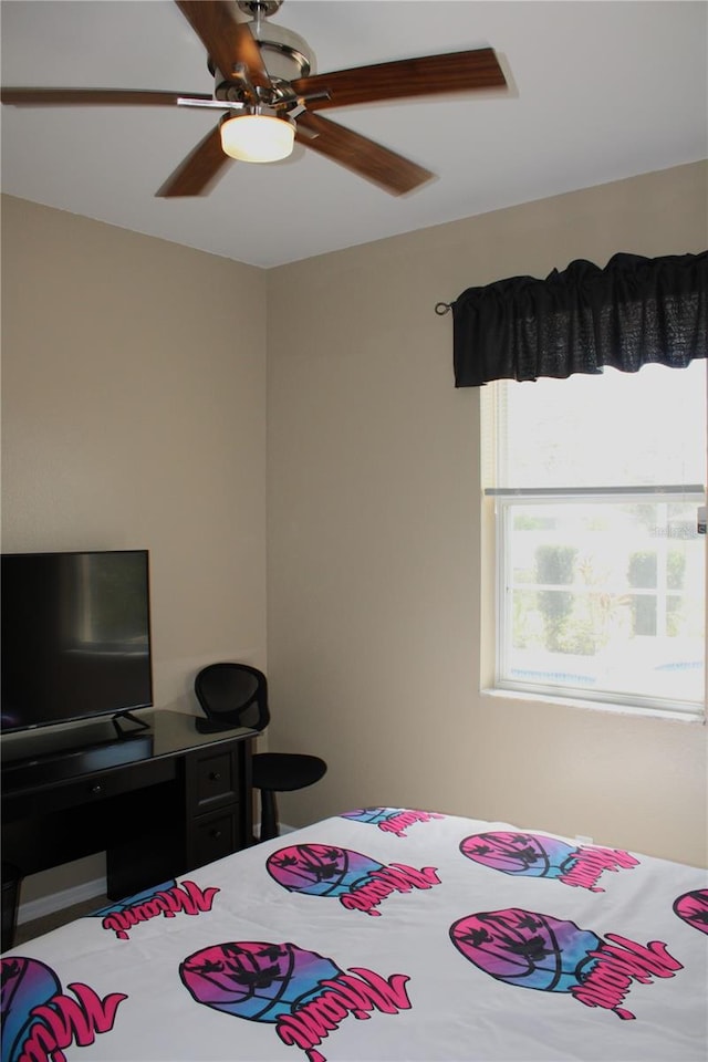 bedroom with ceiling fan