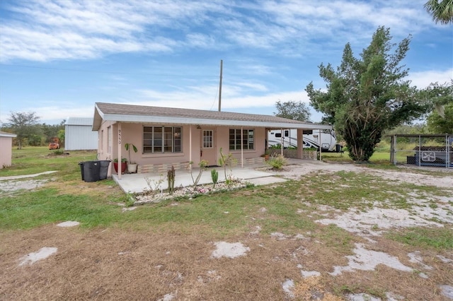 view of front of property featuring a patio