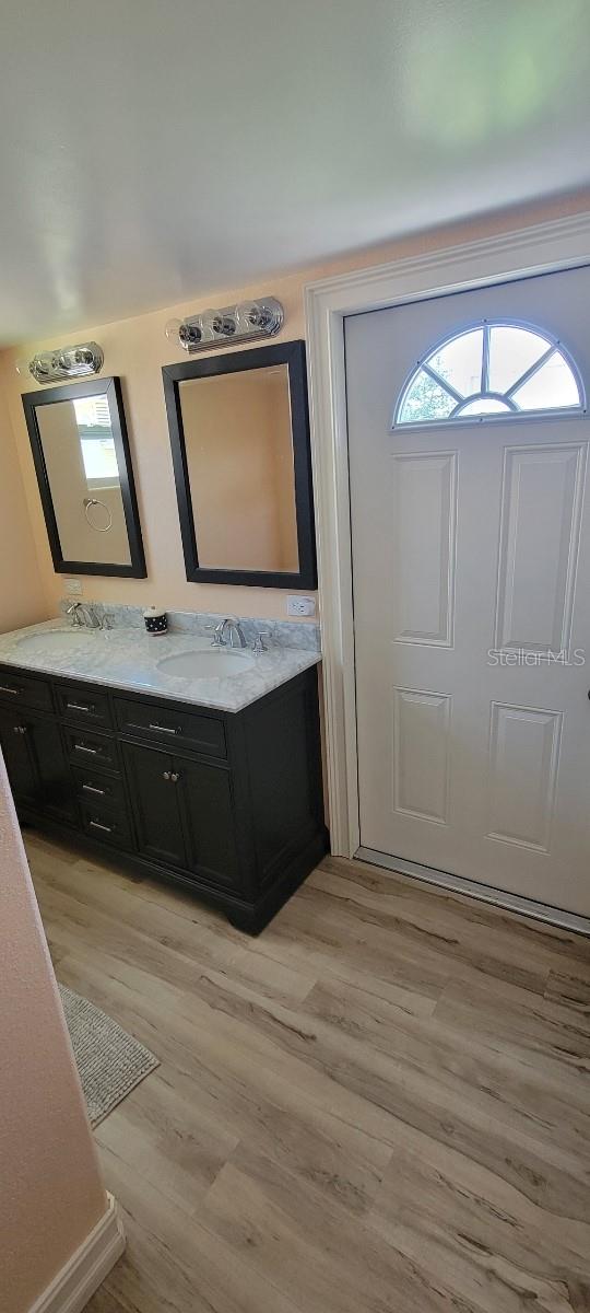 foyer with sink and light hardwood / wood-style flooring