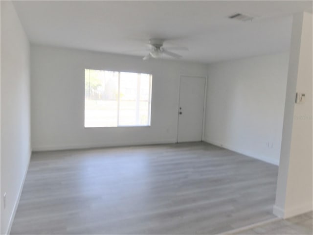 unfurnished room featuring light hardwood / wood-style floors and ceiling fan