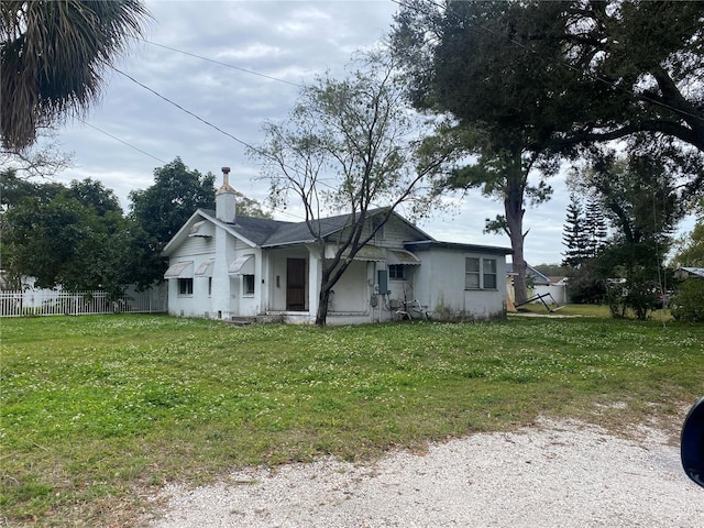 single story home featuring a front yard