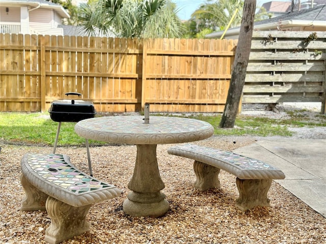 view of yard featuring a patio